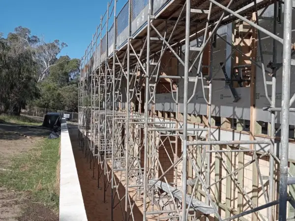 Multi-lift Kwikstage scaffold along the side of a two-storey home under construction in Bunbury